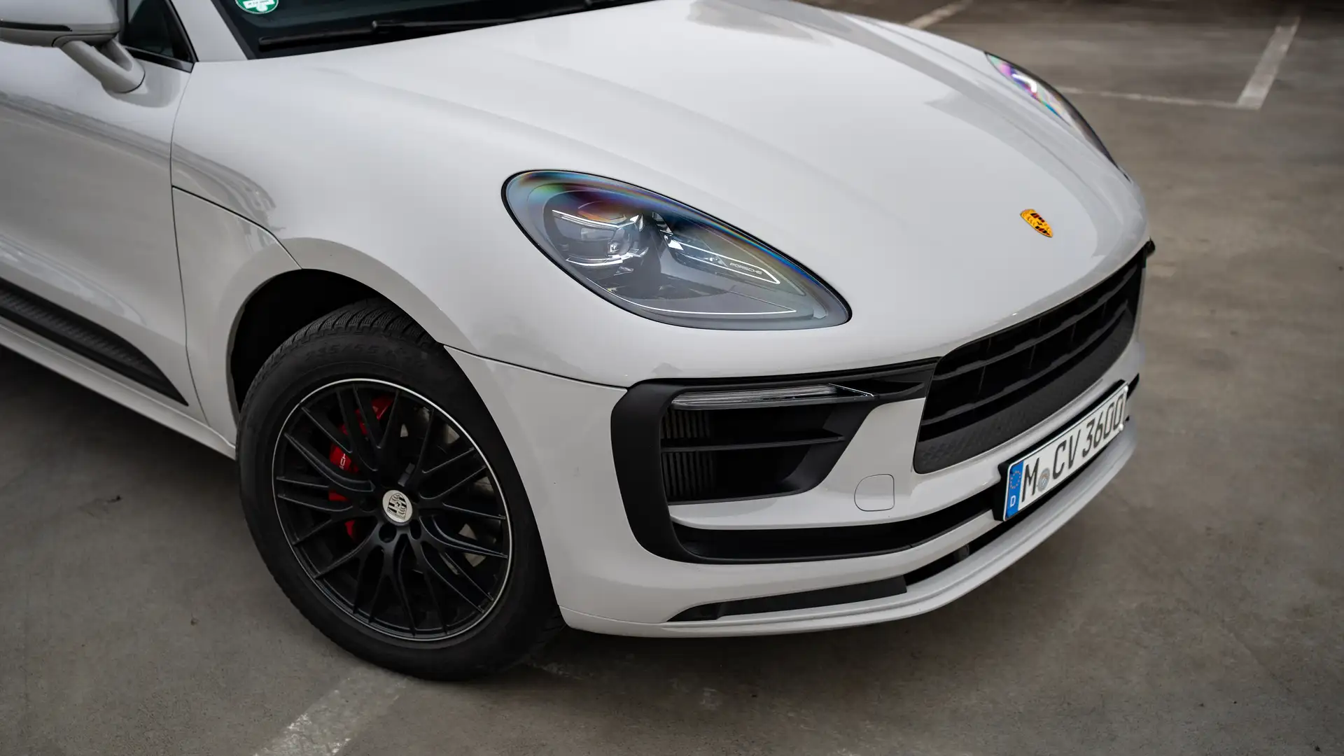 Die Front unseres Porsche Macan S in Kreide im Detail.